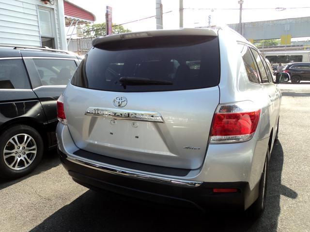 used 2012 Toyota Highlander car, priced at $13,495