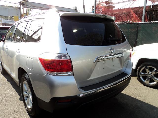 used 2012 Toyota Highlander car, priced at $13,495