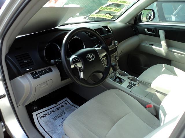 used 2012 Toyota Highlander car, priced at $13,495