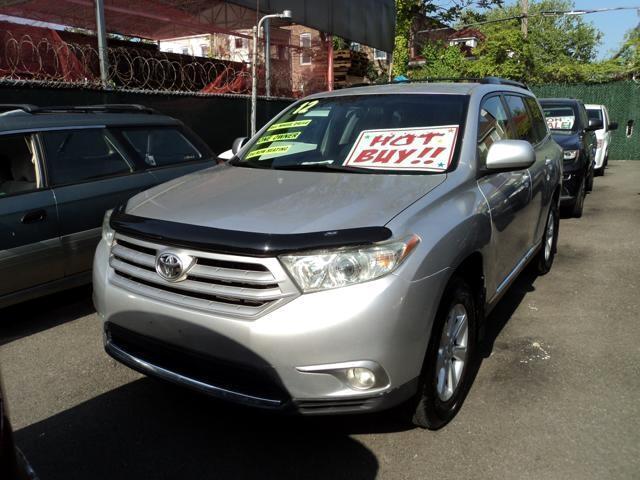 used 2012 Toyota Highlander car, priced at $13,495