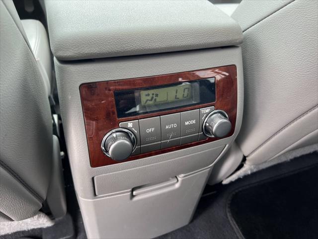 used 2013 Toyota Highlander car, priced at $17,988