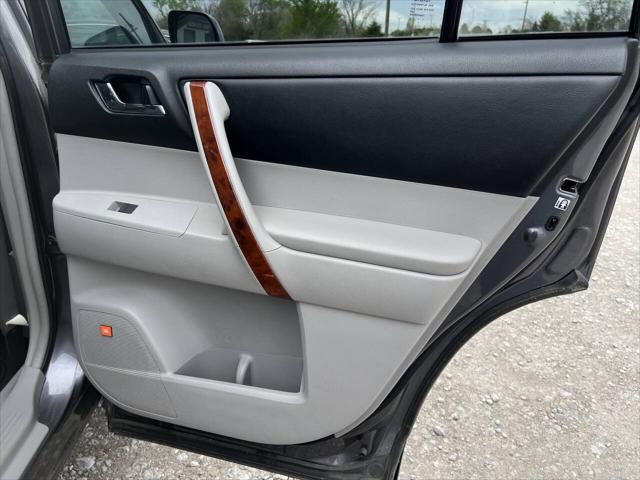 used 2013 Toyota Highlander car, priced at $17,988