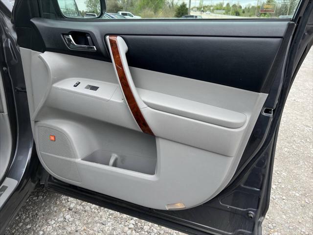 used 2013 Toyota Highlander car, priced at $17,988
