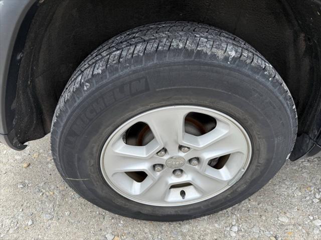 used 2015 Jeep Grand Cherokee car, priced at $13,997
