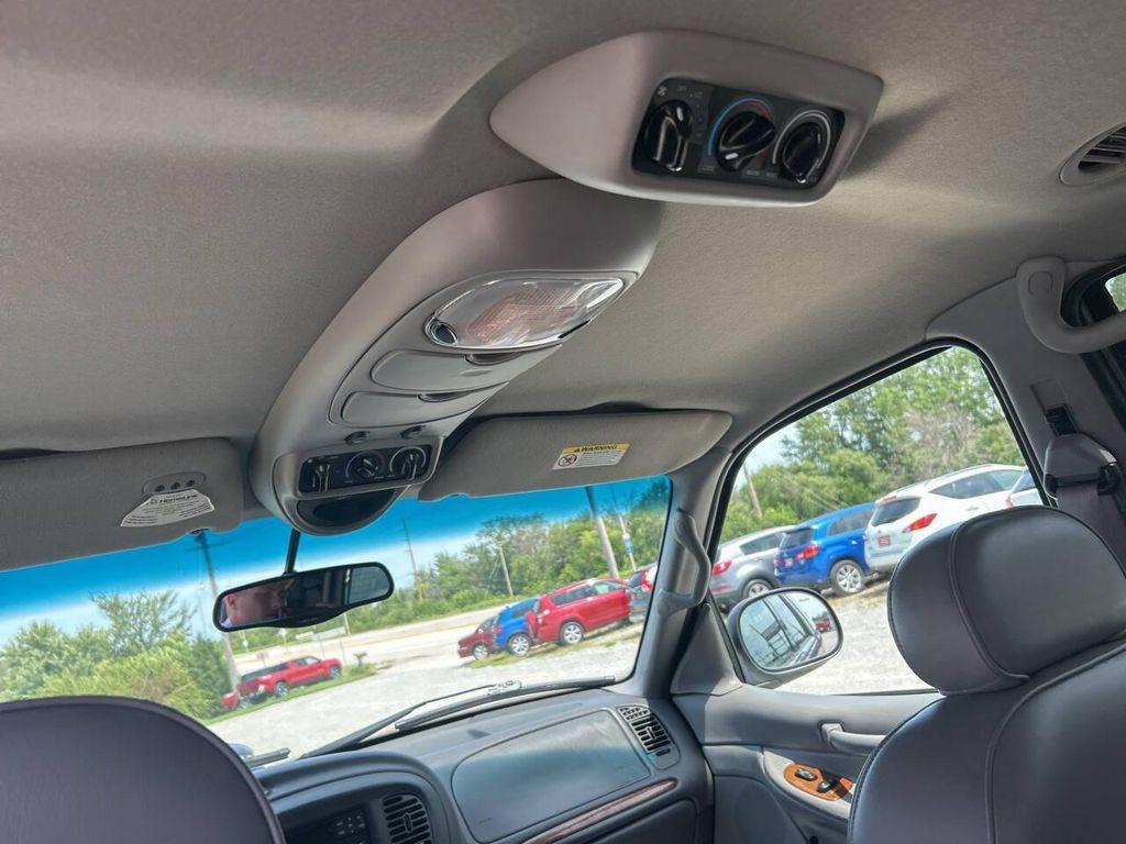 used 2001 Lincoln Navigator car, priced at $7,925