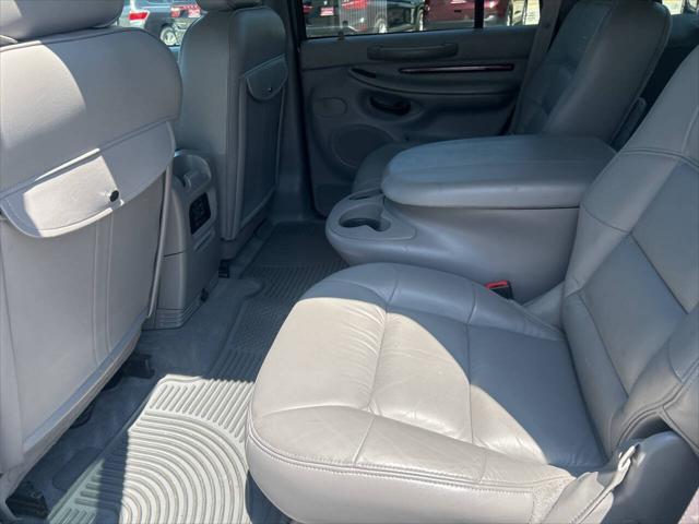 used 2001 Lincoln Navigator car, priced at $8,997
