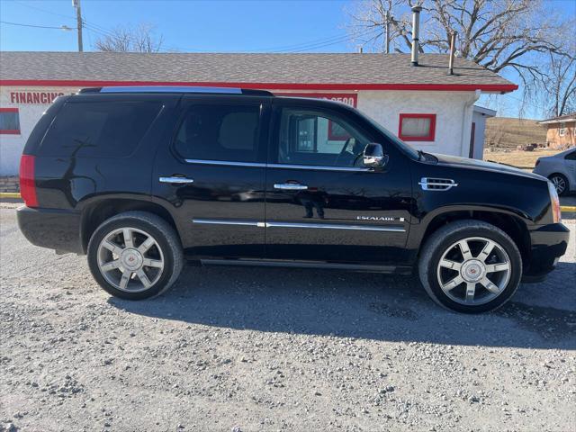 used 2007 Cadillac Escalade car, priced at $14,997