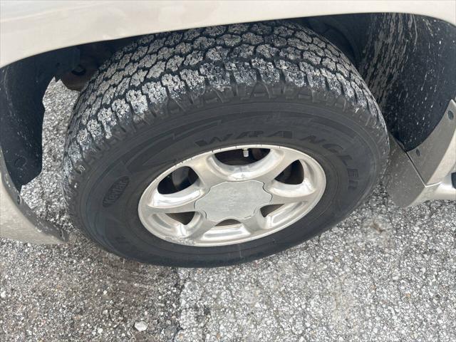 used 2004 GMC Yukon XL car, priced at $10,997