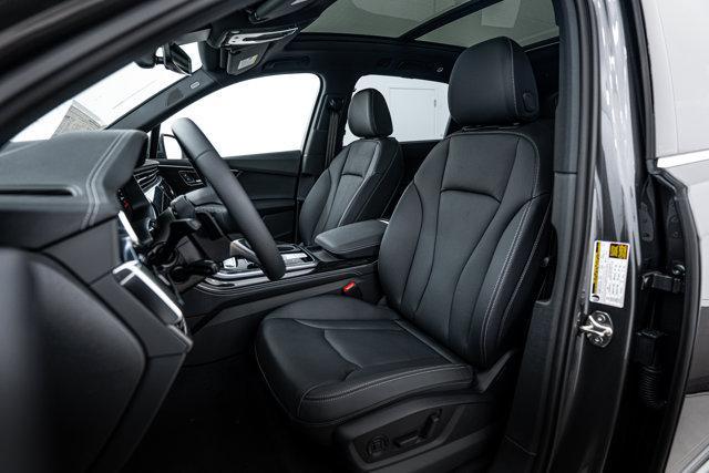new 2025 Audi Q7 car, priced at $73,243