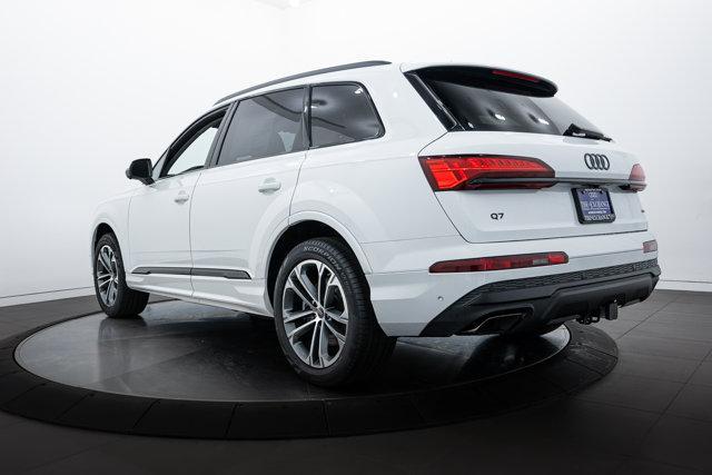 new 2025 Audi Q7 car, priced at $68,539