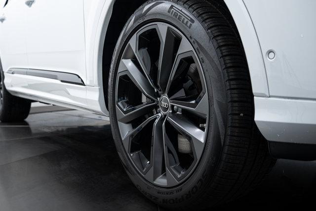new 2025 Audi Q7 car, priced at $71,183