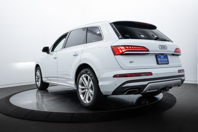 new 2025 Audi Q7 car, priced at $76,015