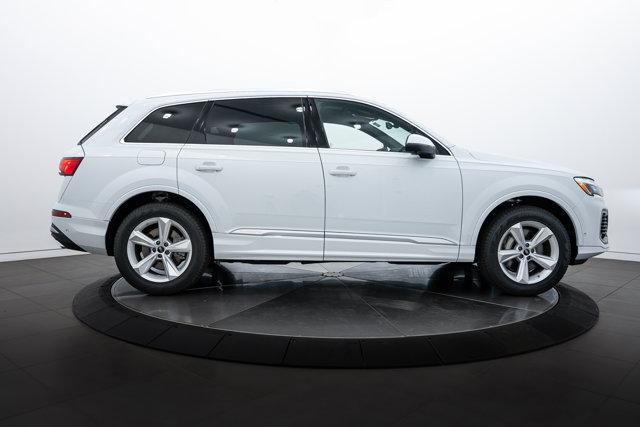 new 2025 Audi Q7 car, priced at $70,040