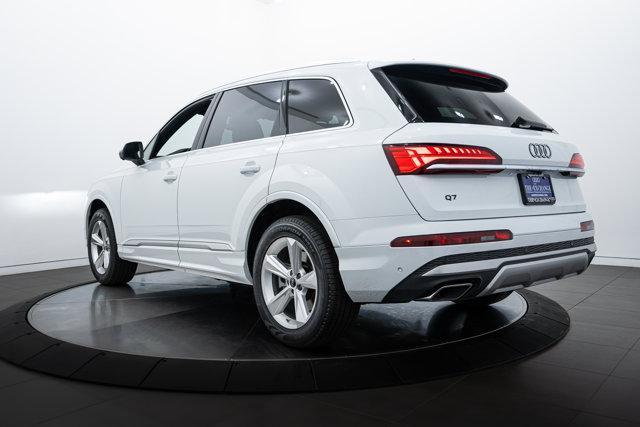 new 2025 Audi Q7 car, priced at $70,040