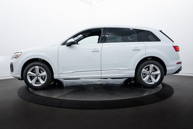 new 2025 Audi Q7 car, priced at $70,040