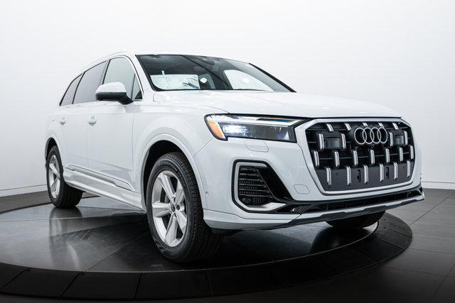 new 2025 Audi Q7 car, priced at $70,040