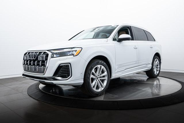 new 2025 Audi Q7 car, priced at $70,400