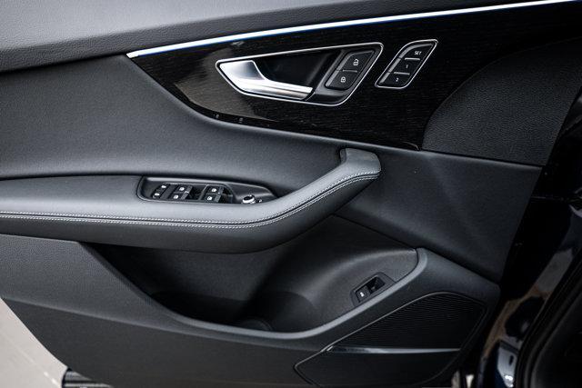 new 2025 Audi Q7 car, priced at $81,705