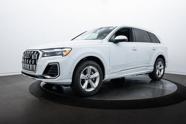 new 2025 Audi Q7 car, priced at $70,040