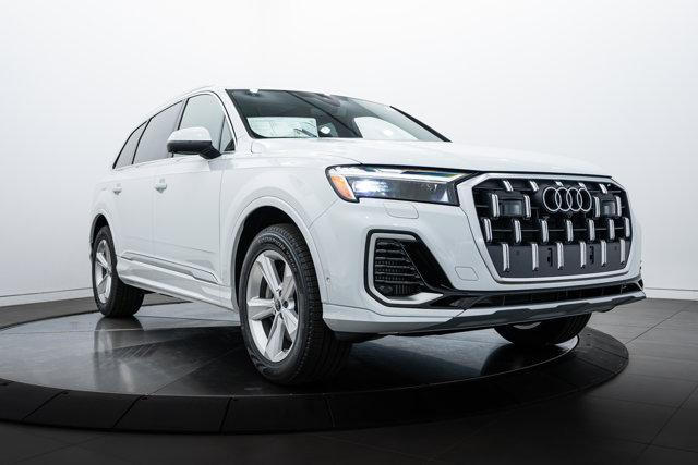 new 2025 Audi Q7 car, priced at $70,040