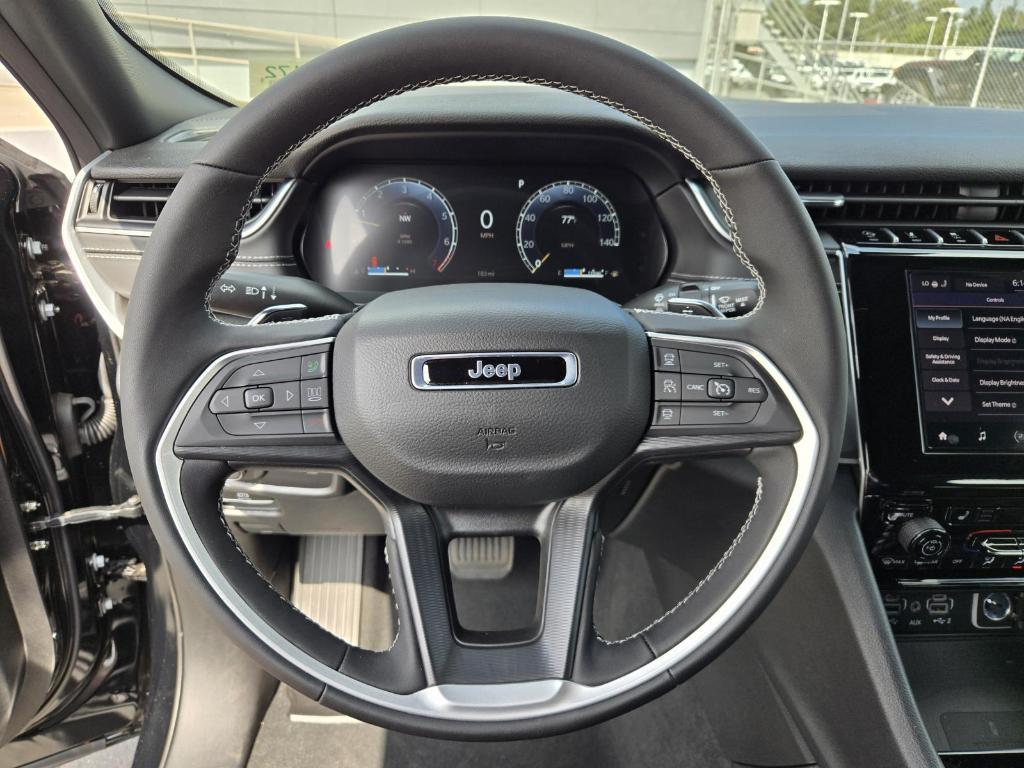 new 2025 Jeep Grand Cherokee car, priced at $48,375