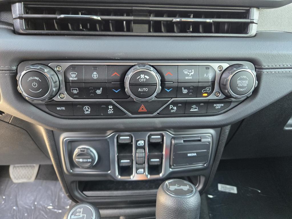 new 2025 Jeep Wrangler car, priced at $58,850