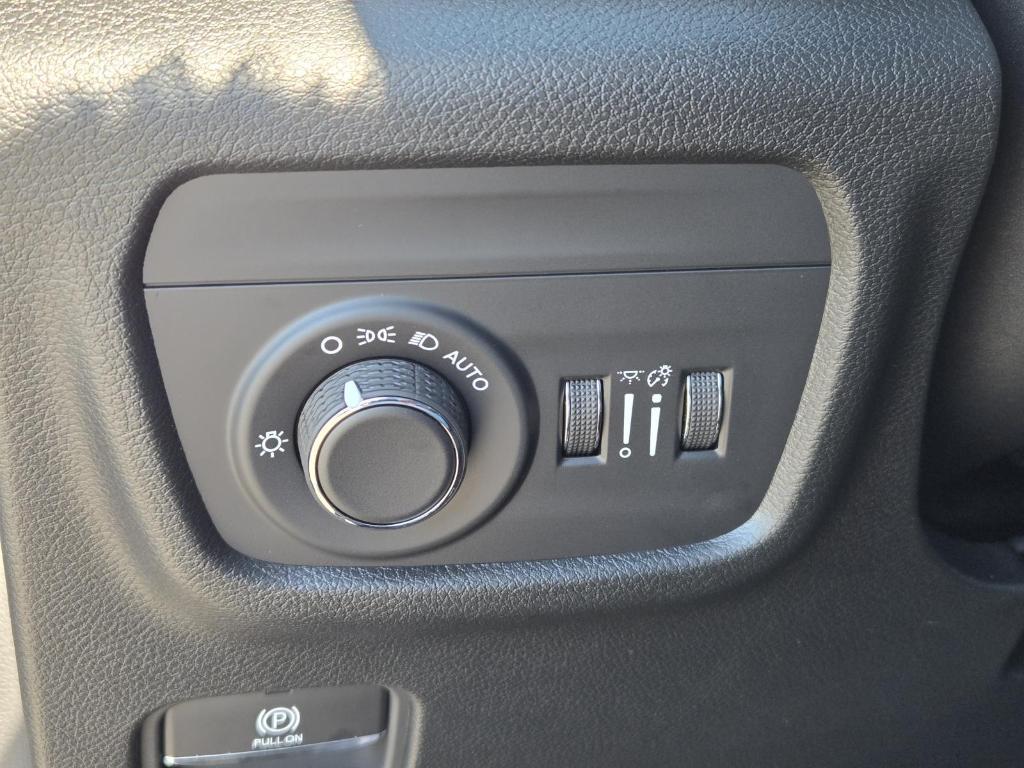 new 2025 Jeep Grand Cherokee L car, priced at $40,998