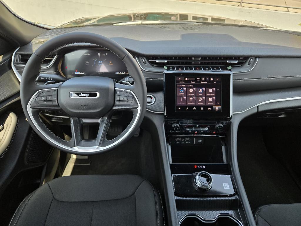 new 2025 Jeep Grand Cherokee car, priced at $40,800