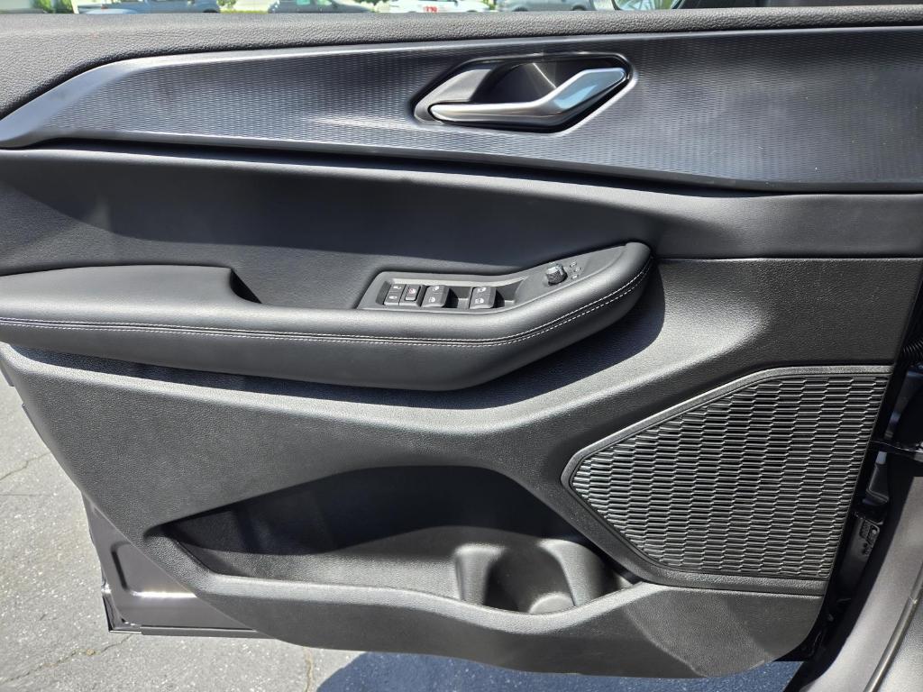 new 2025 Jeep Grand Cherokee car, priced at $40,800