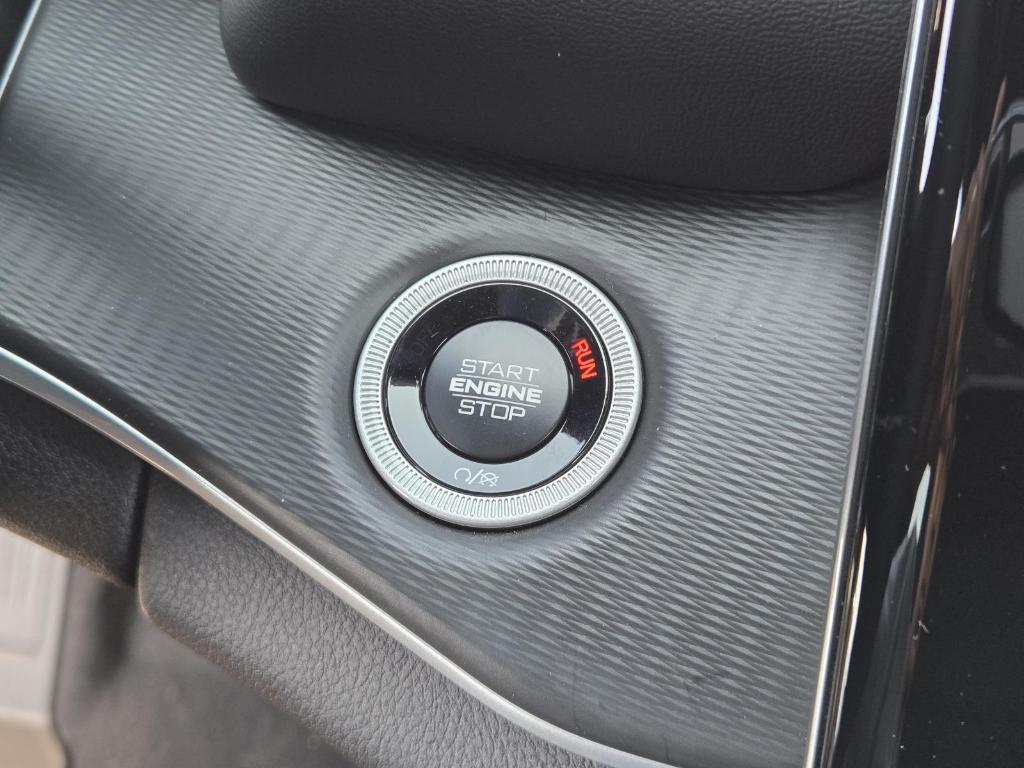 new 2025 Jeep Grand Cherokee car, priced at $40,800
