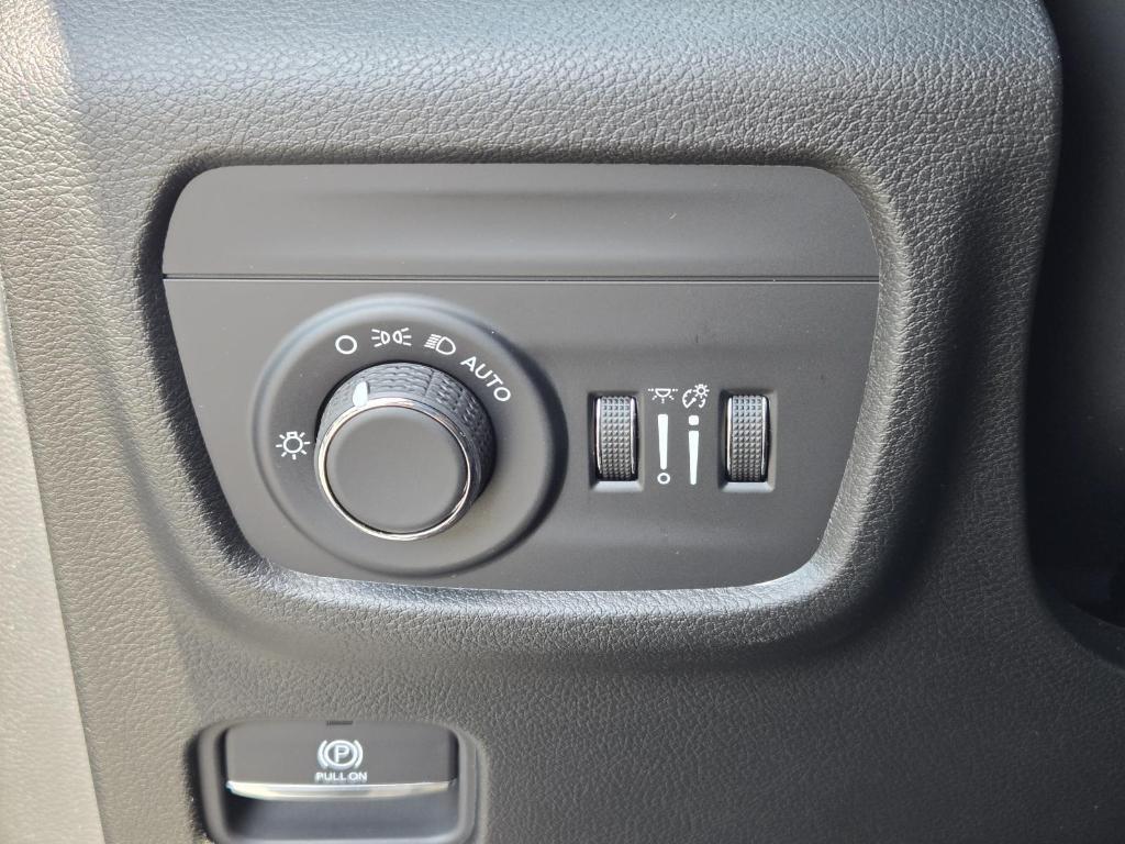new 2025 Jeep Grand Cherokee car, priced at $40,800