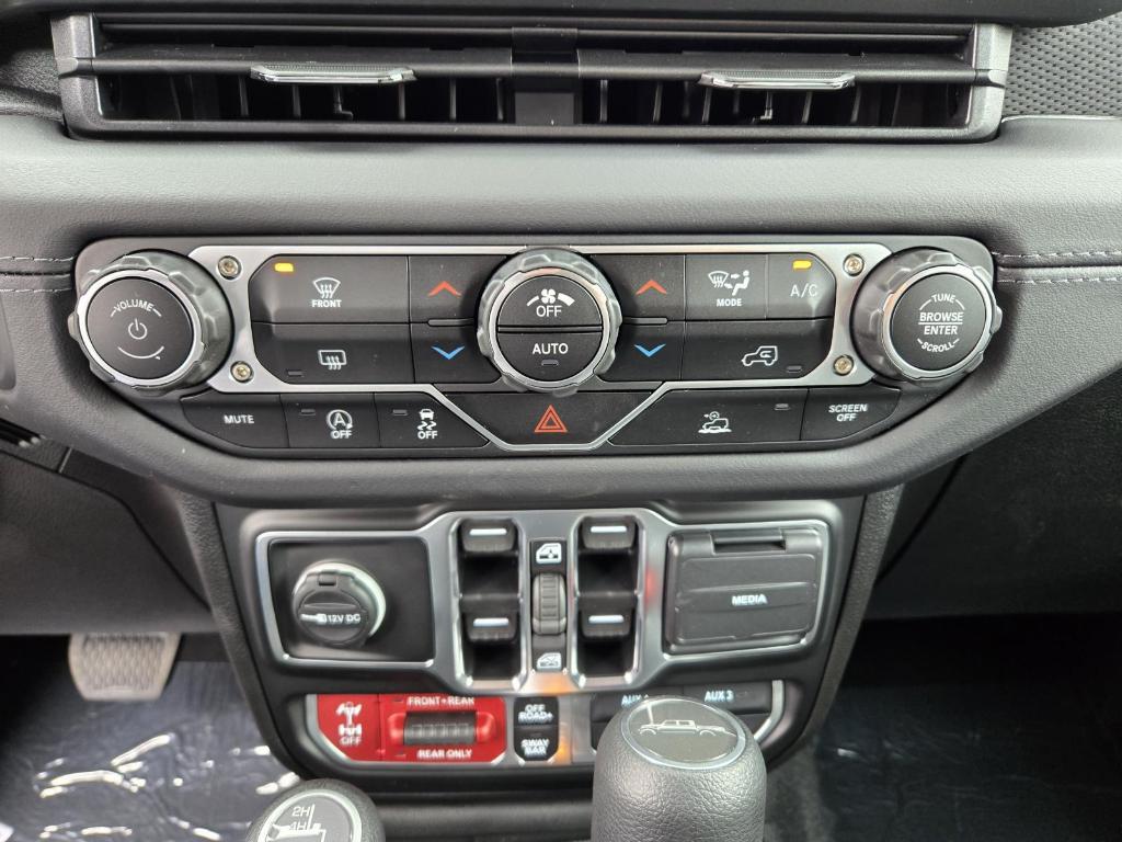 new 2025 Jeep Gladiator car, priced at $58,500