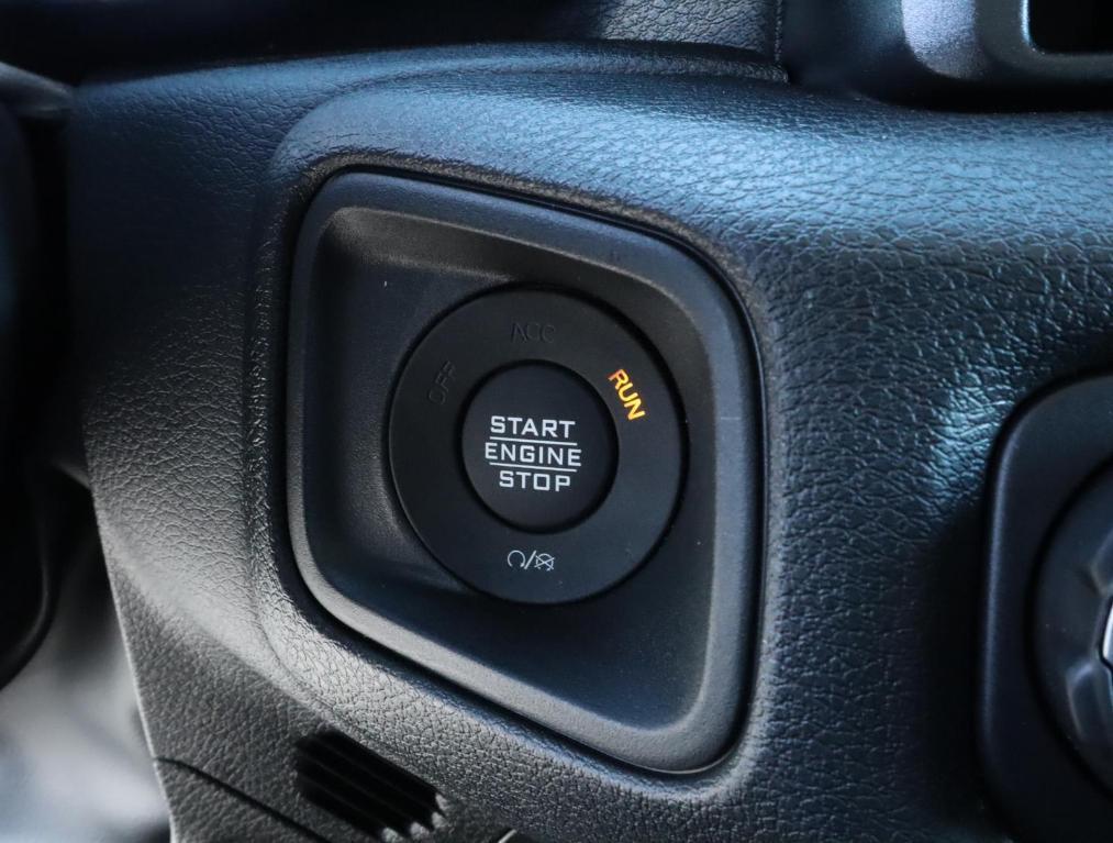 new 2025 Jeep Gladiator car, priced at $43,940