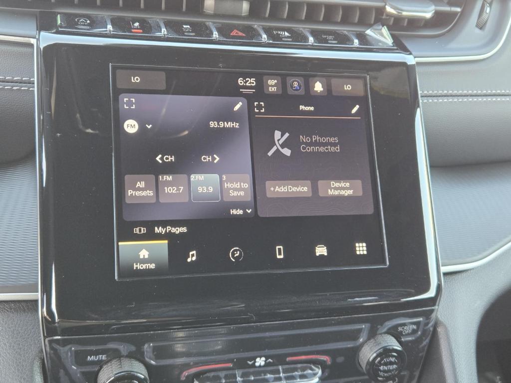 new 2025 Jeep Grand Cherokee car, priced at $40,805