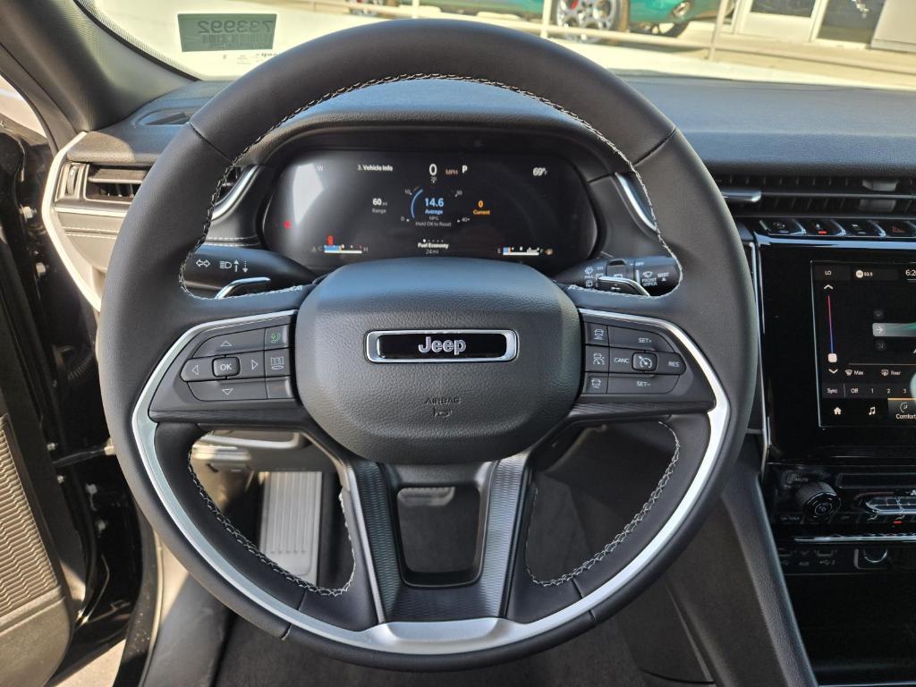 new 2025 Jeep Grand Cherokee car, priced at $40,805