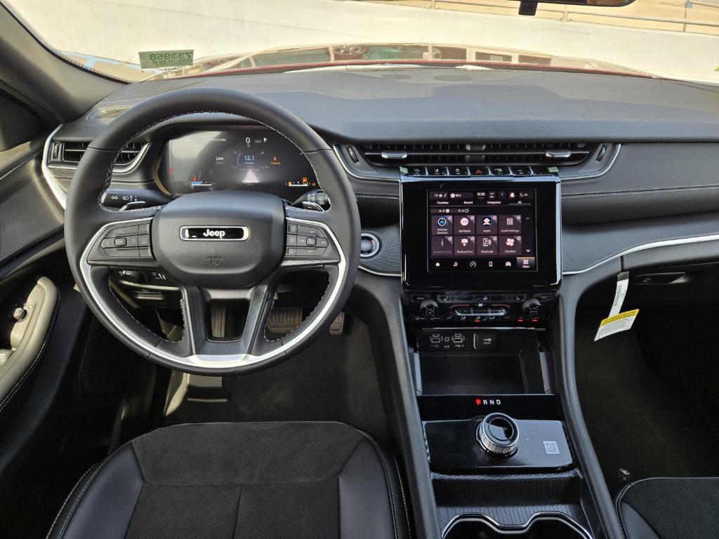 new 2025 Jeep Grand Cherokee car, priced at $47,250