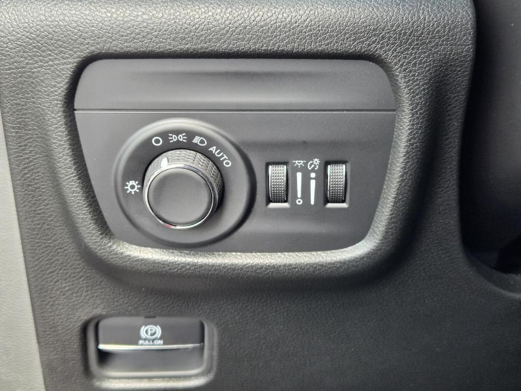 new 2025 Jeep Grand Cherokee car, priced at $47,250