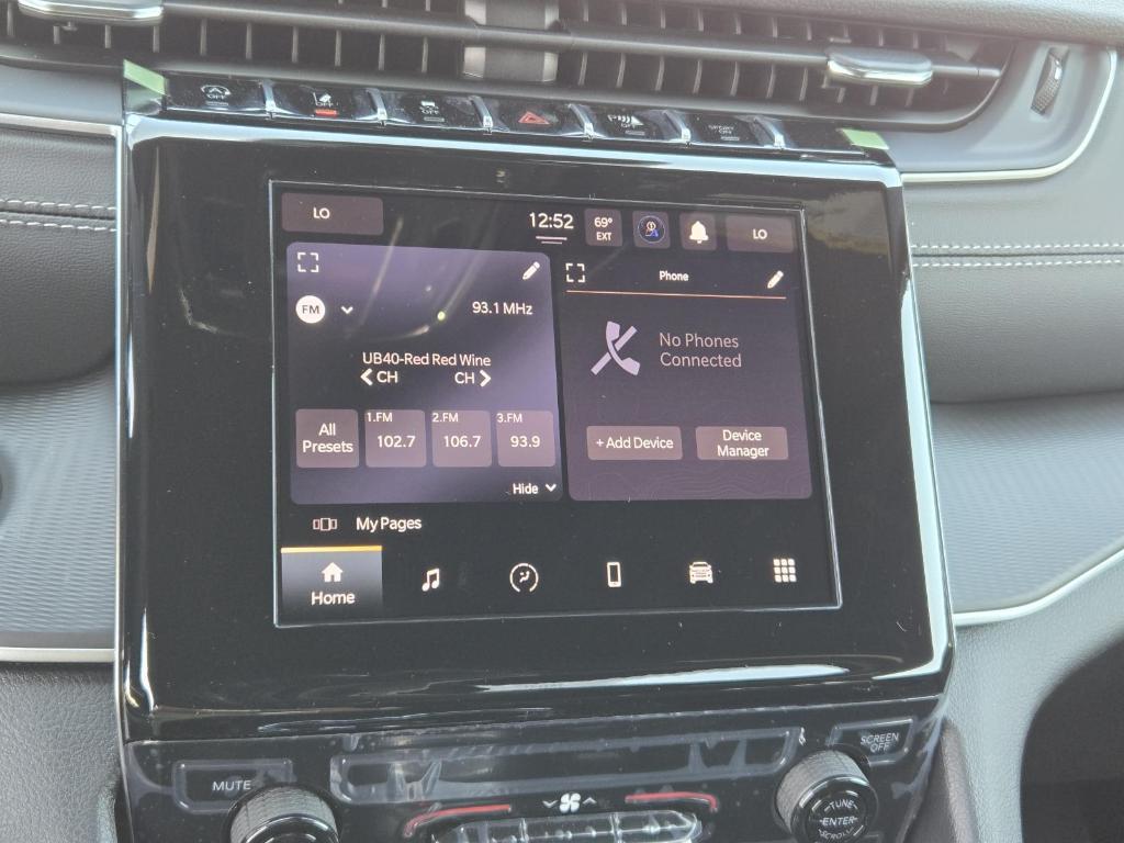 new 2025 Jeep Grand Cherokee car, priced at $36,625
