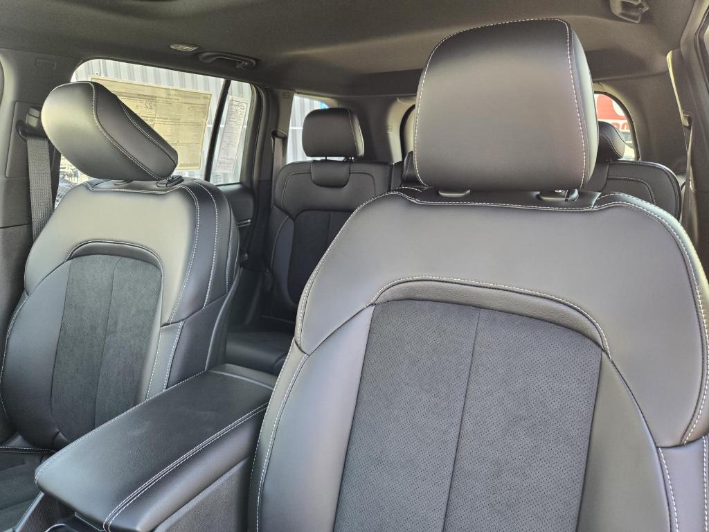 new 2025 Jeep Grand Cherokee car, priced at $47,250