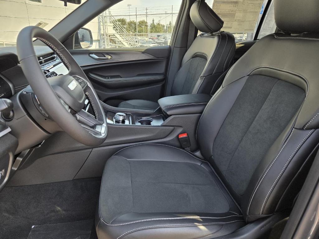 new 2025 Jeep Grand Cherokee car, priced at $47,250