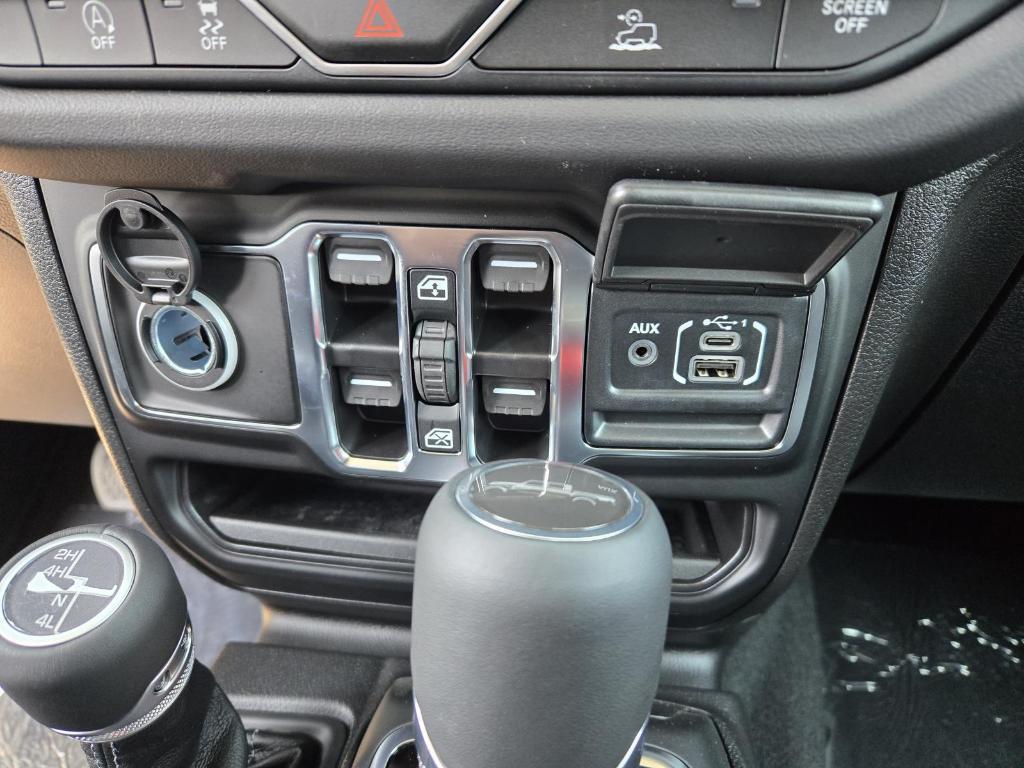 new 2025 Jeep Gladiator car, priced at $49,240