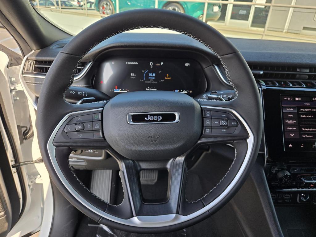 new 2025 Jeep Grand Cherokee car, priced at $40,825