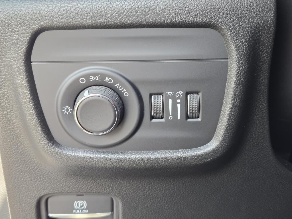 new 2025 Jeep Grand Cherokee car, priced at $40,825