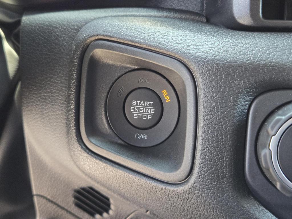 new 2025 Jeep Gladiator car, priced at $48,735