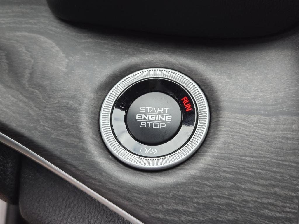 new 2025 Jeep Grand Cherokee car, priced at $52,140