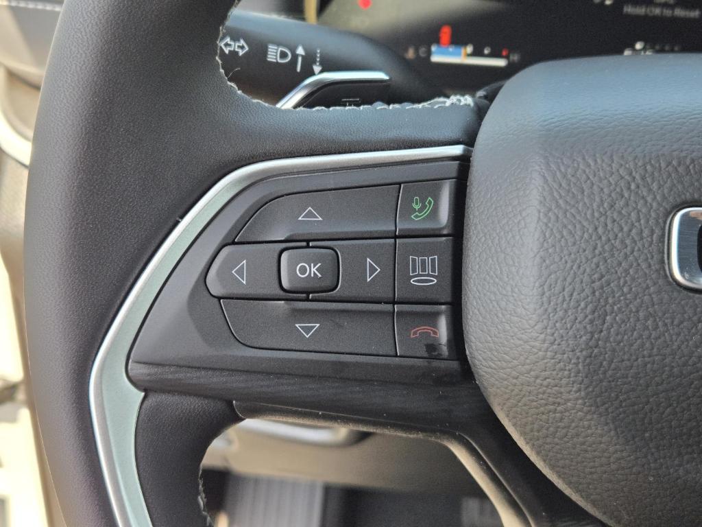 new 2025 Jeep Grand Cherokee car, priced at $40,205