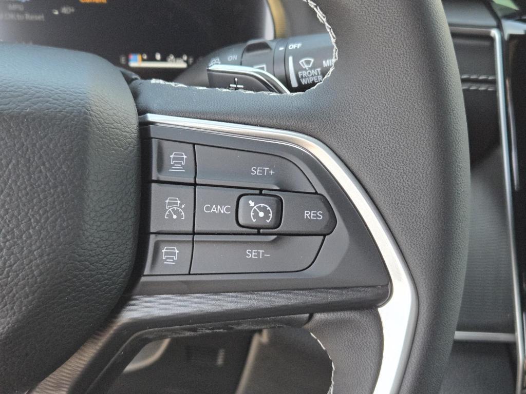 new 2025 Jeep Grand Cherokee car, priced at $40,205