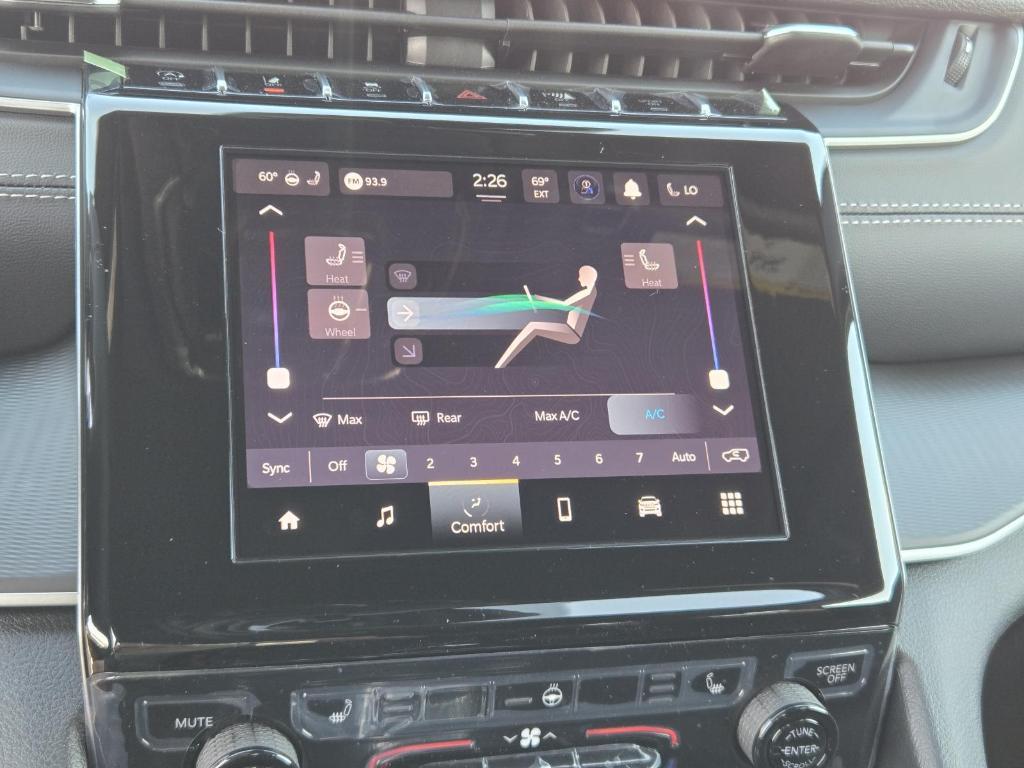 new 2025 Jeep Grand Cherokee car, priced at $40,825