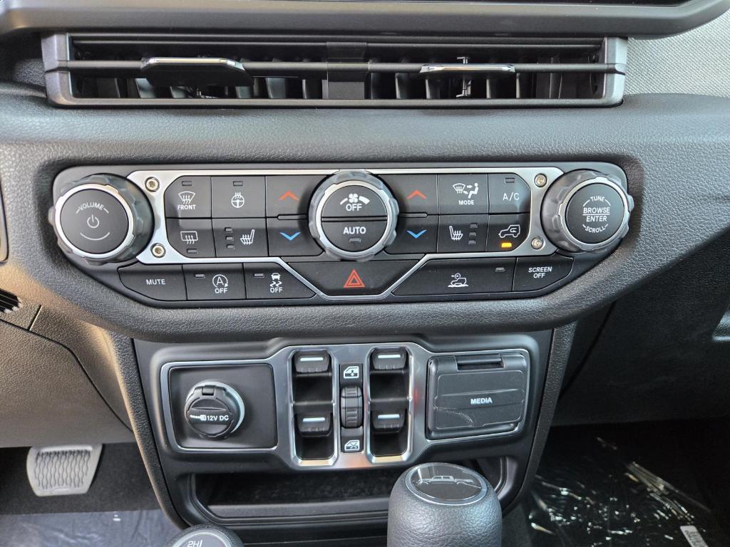 new 2025 Jeep Gladiator car, priced at $48,735