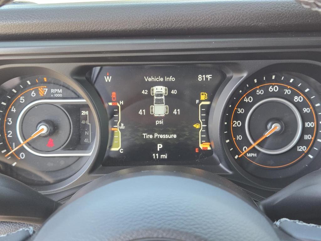new 2025 Jeep Gladiator car, priced at $48,735